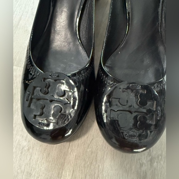 Tory Burch Amy Patent Leather Block Heel Pumps Black Gold Trim Logo Size 8 M - Picture 8 of 13